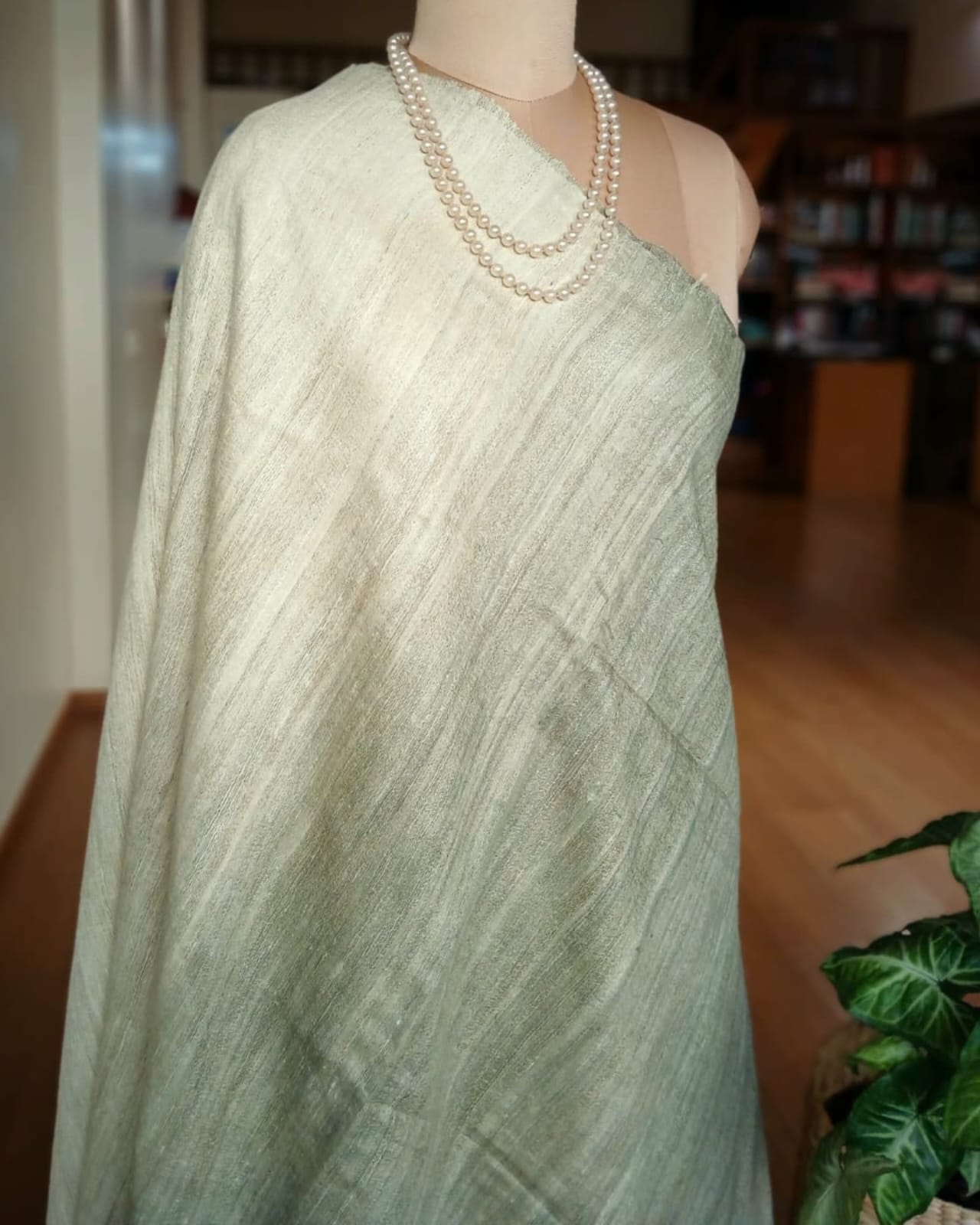 Tussar Gicha Silk Saree with Contrast Pallu | Pure Handloom Bhagalpuri Silk – IZMA - Image 2