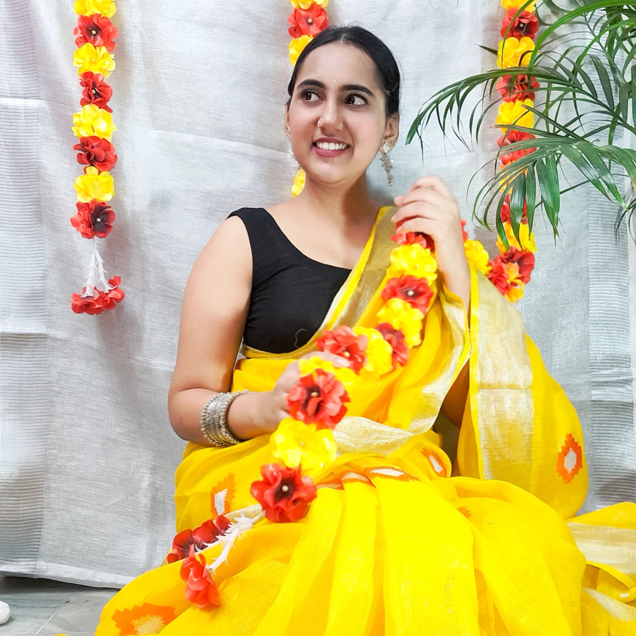 Izma | Slub Linen Saree with Hand Embroidery Work | Running Unstitched Blouse | Lightweight Trending Ethnic Saree - Image 2