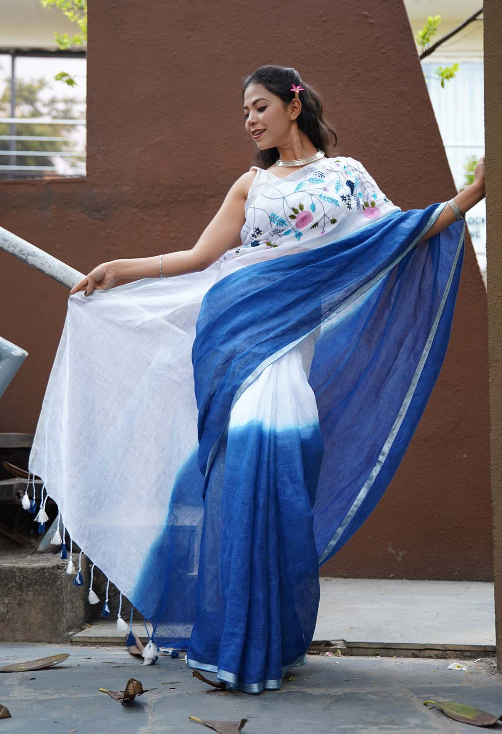 Izma | Slub Linen Saree with Hand Embroidery Work | Running Unstitched Blouse | Lightweight Trending Ethnic Saree - Image 4