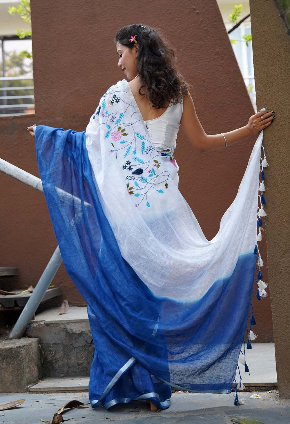 Izma | Slub Linen Saree with Hand Embroidery Work | Running Unstitched Blouse | Lightweight Trending Ethnic Saree - Image 5