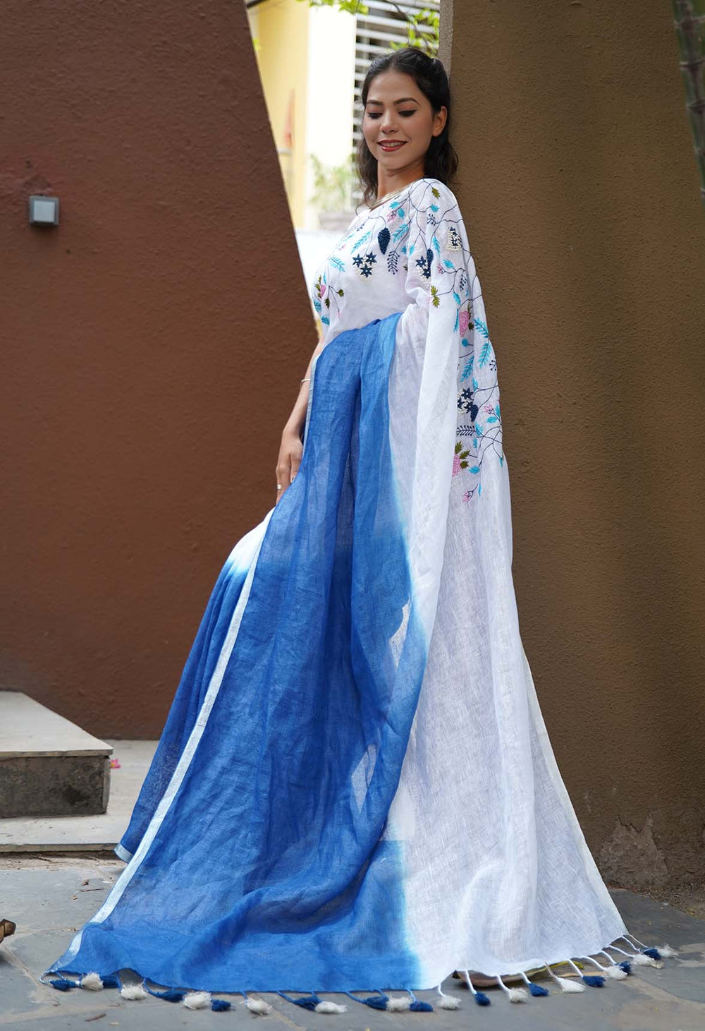 Izma | Slub Linen Saree with Hand Embroidery Work | Running Unstitched Blouse | Lightweight Trending Ethnic Saree - Image 6