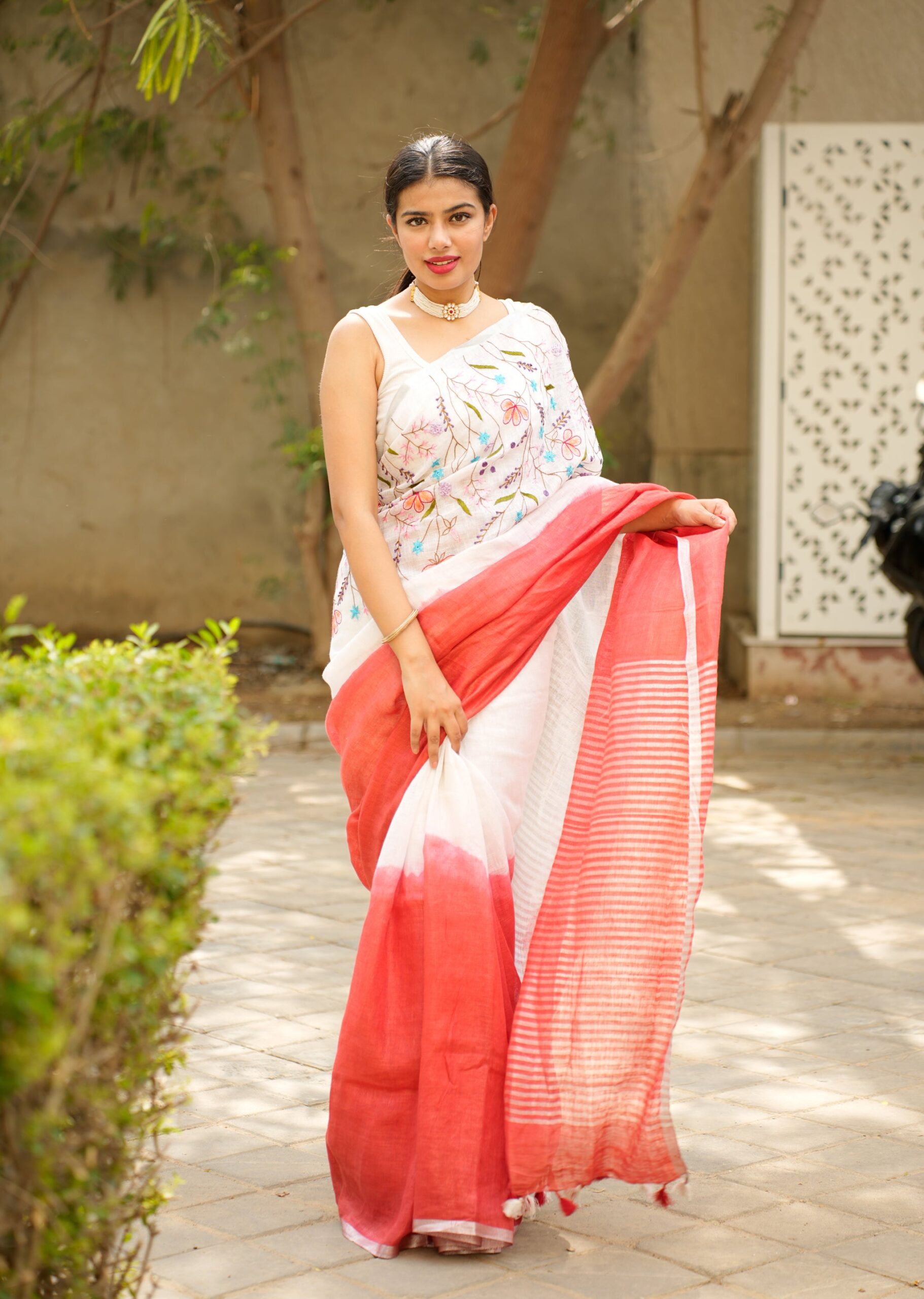 Izma | Slub Linen Saree with Hand Embroidery Work | Running Unstitched Blouse | Lightweight Trending Ethnic Saree - Image 5