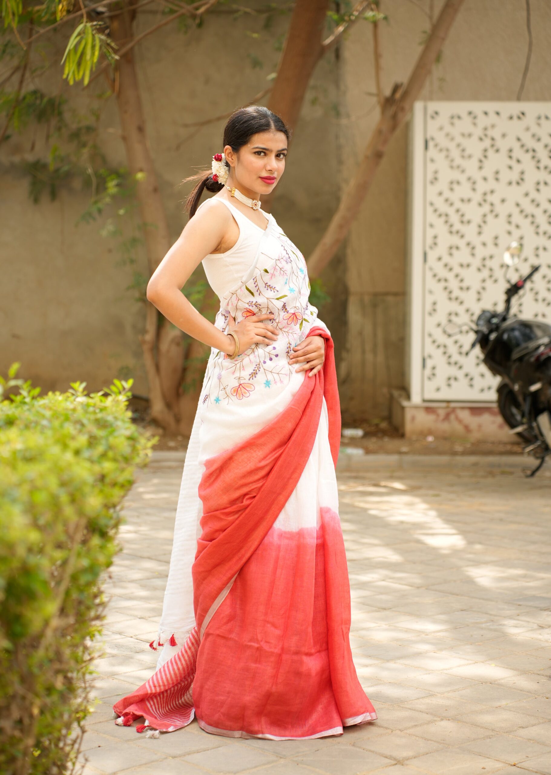 Izma | Slub Linen Saree with Hand Embroidery Work | Running Unstitched Blouse | Lightweight Trending Ethnic Saree - Image 3