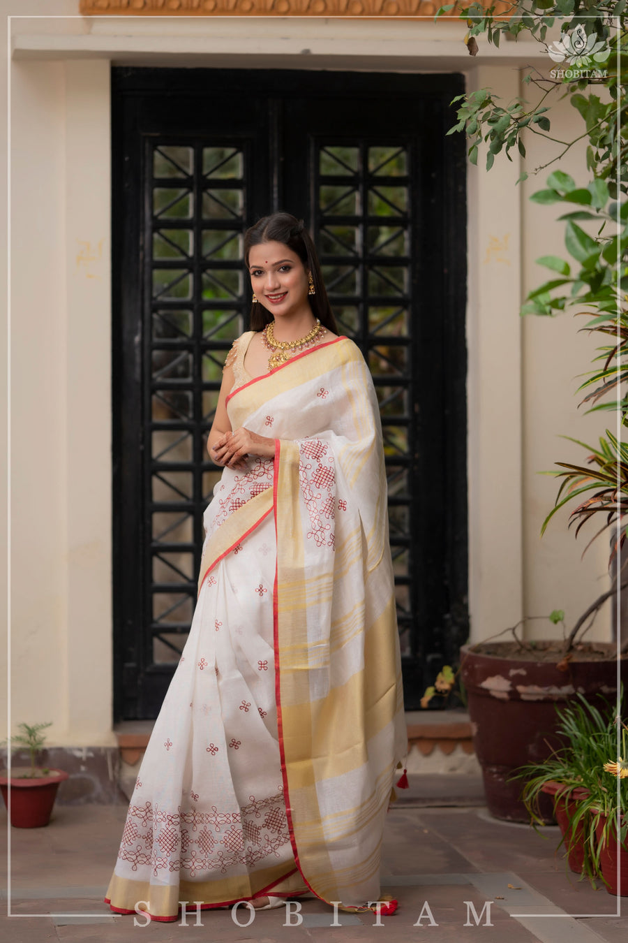 Izma | Slub Linen Saree with Hand Embroidery Work | Running Unstitched Blouse | Lightweight Trending Ethnic Saree - Image 3